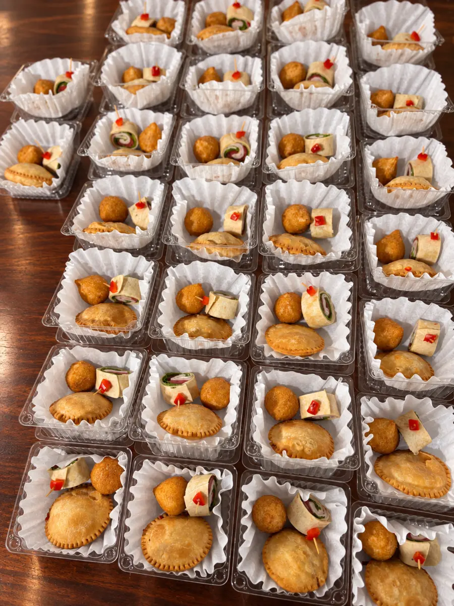 Cajitas de picaderas preparadas para una actividad